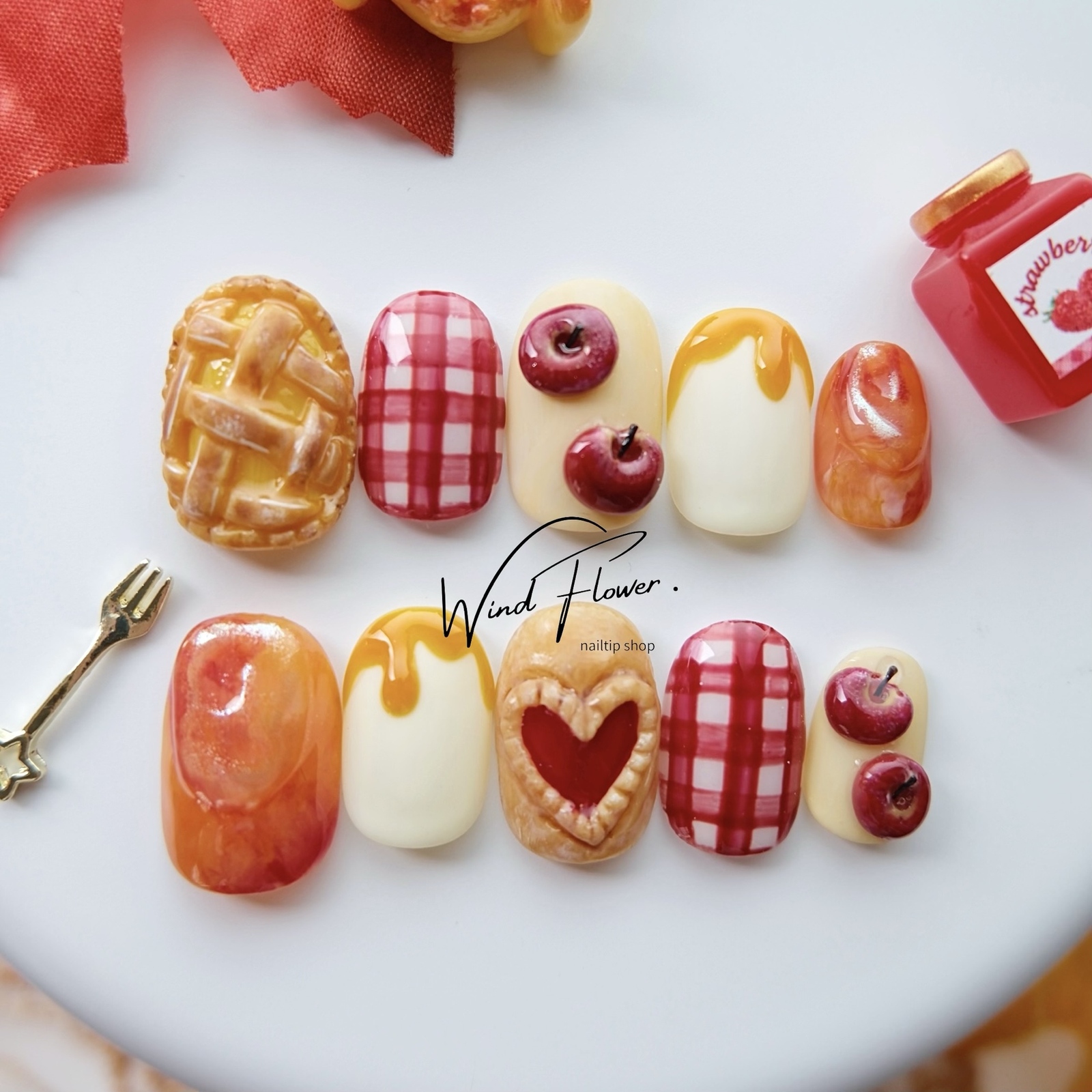 🍎Apple pie nail tips🥧※Custom-size apple pie nail art, apple nails, sweets-themed nails, autumn nails, winter nails, checkered nails