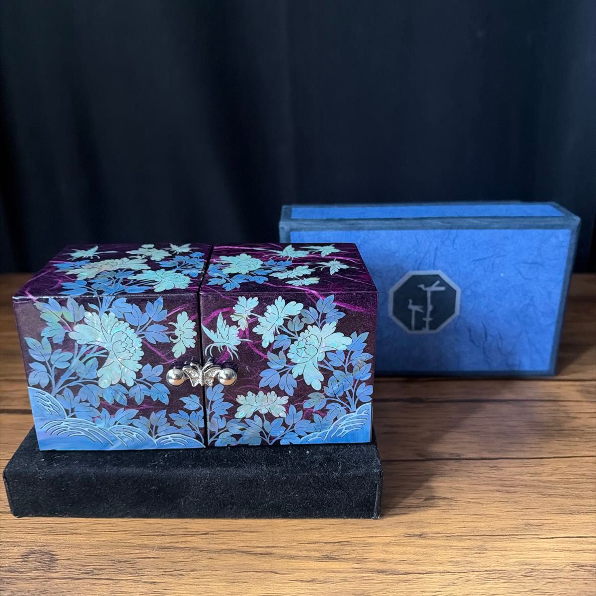 Mother-of-pearl inlay jewelry box small storage compartment peony pattern double-door opening traditional craft