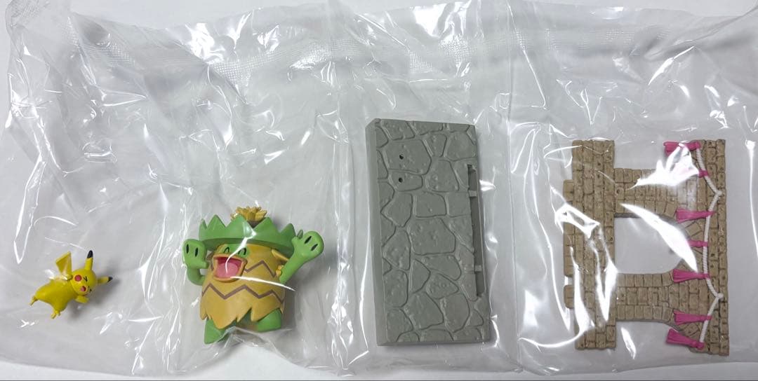 Pokemon Festival Street Corner Pikachu & Luvdisc Figure Diorama
