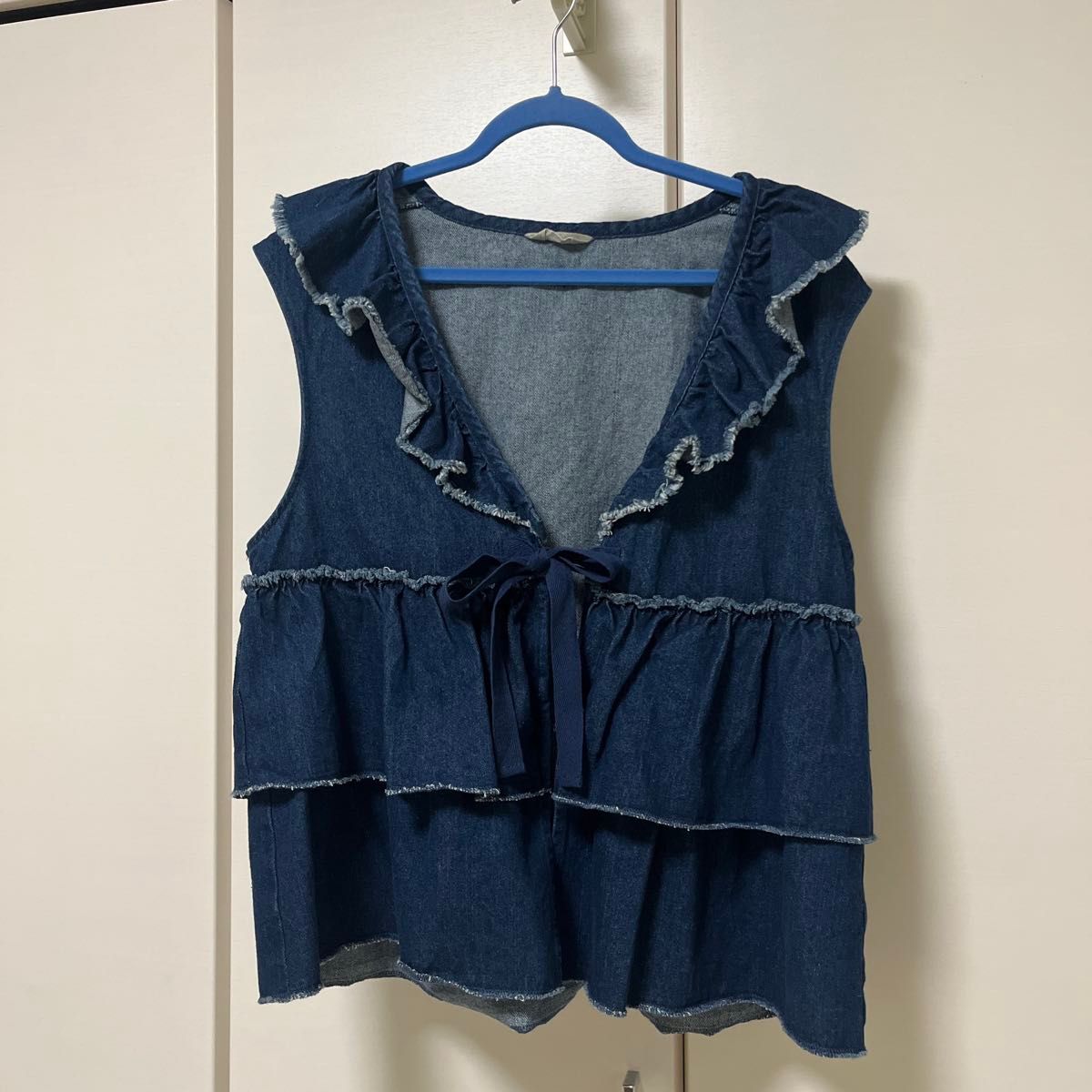 SM2深色牛仔荷叶边背心