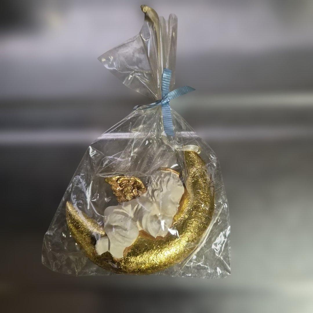 依偎在新月旁的天使。未开封未使用