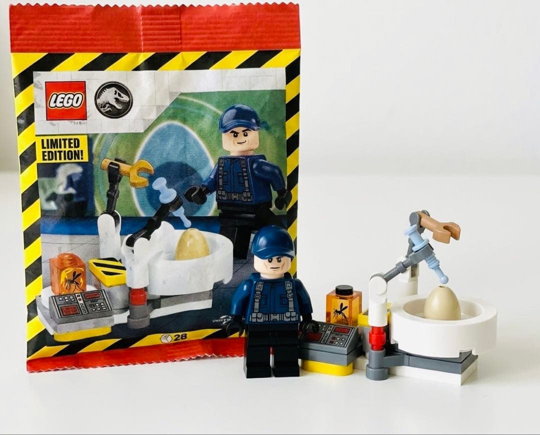 LEGO 122509 Jurassic World Limited Ranger & Lab