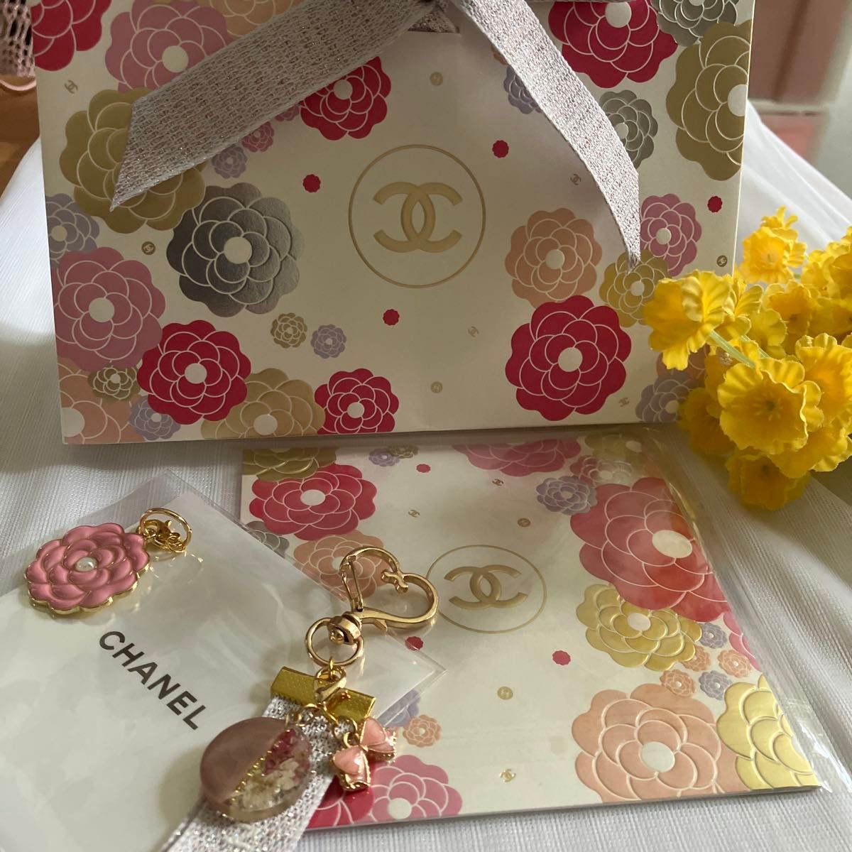CHANEL 香奈儿 母亲节 赠品 礼盒·留言卡·山茶花吊坠钥匙扣4件套