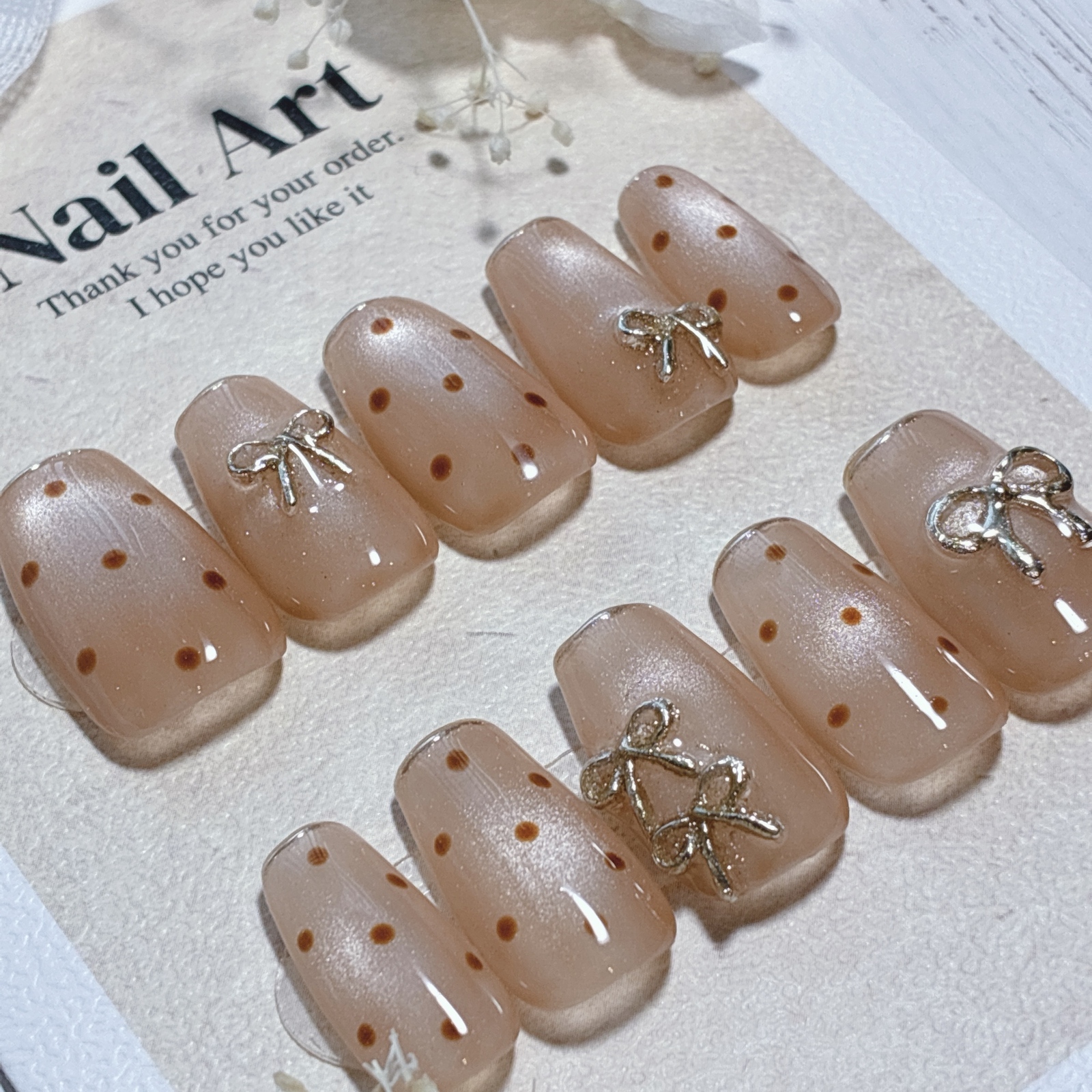 【Size L: Polka Dot × Ribbon ♡ Milk Tea Mug Nail | Nail Tips | Autumn Nails | Beige | Uruchuru Nail | Churuchuru Nail | Magnetic Nail | Marble Magnet | Mirror Nail | Adult Cute Style | Square Shape