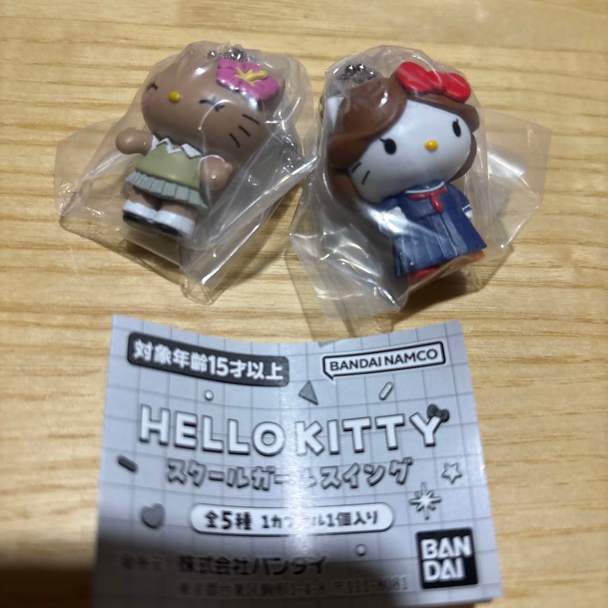 Hello Kitty 女学生摇摆公仔 2种套装 万代 扭蛋