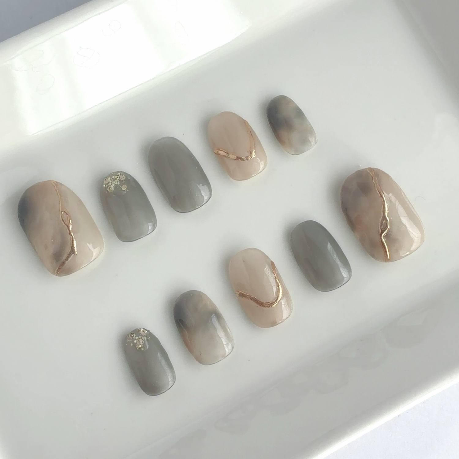 【 No.1 】Gray Beige Nuance Nail Tips Spring Summer Autumn Winter Muted Color Puffy Mirror Line Light Colors