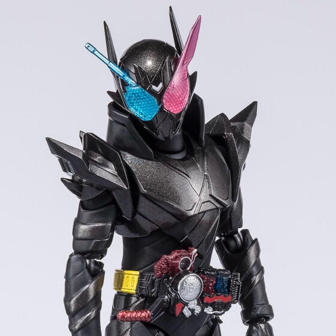 S.H.Figuarts 假面骑士Build 兔子坦克灾祸形态