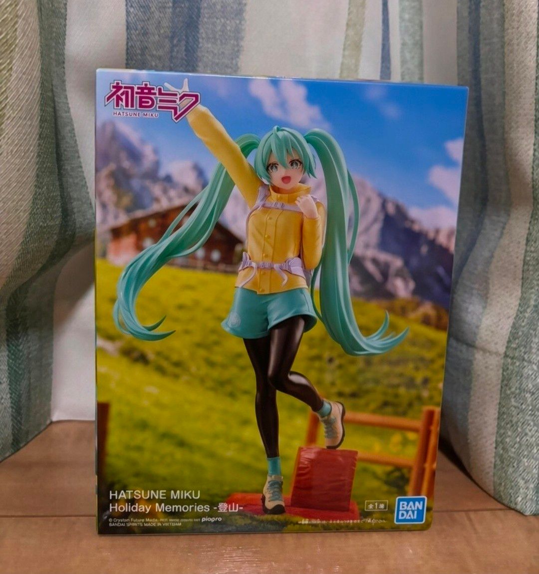 Hatsune Miku Holiday Memories Mountaineering Figure Bandai