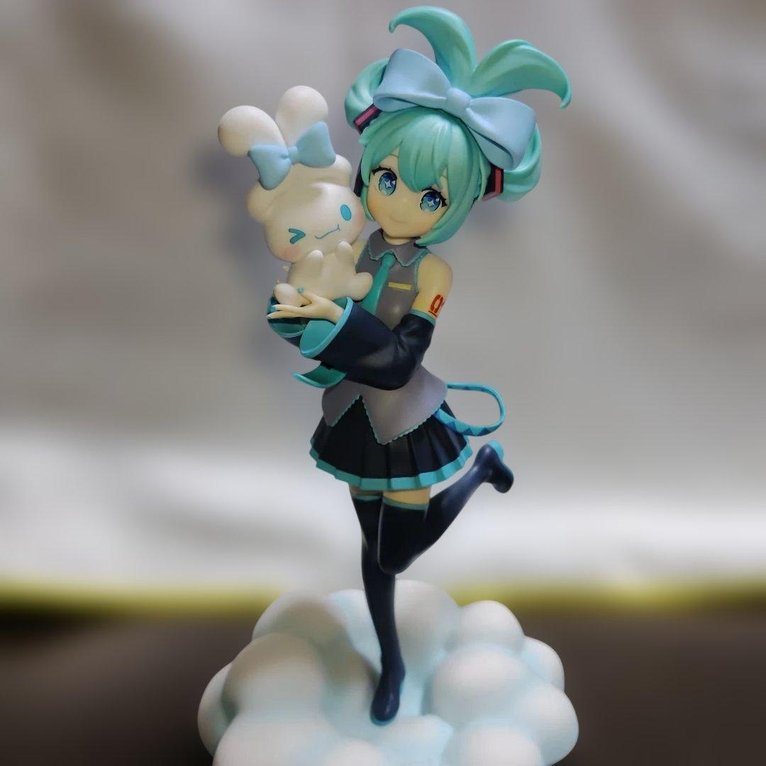 Hatsune Miku Cinnamoroll Collaboration Figure