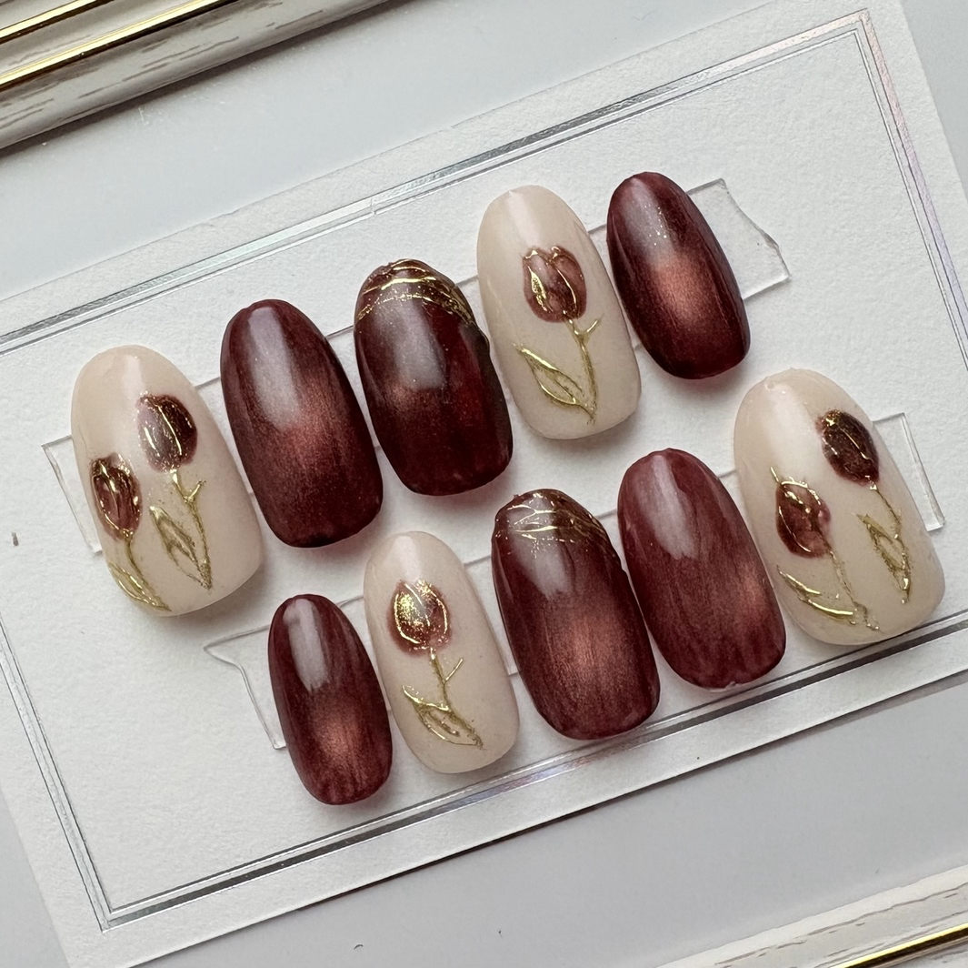 Tulip Red Magnet Mirror Adult Nail Tips Nuance Short Ballerina Almond Regular Oval Short Oval Flower Spring Summer Autumn Winter