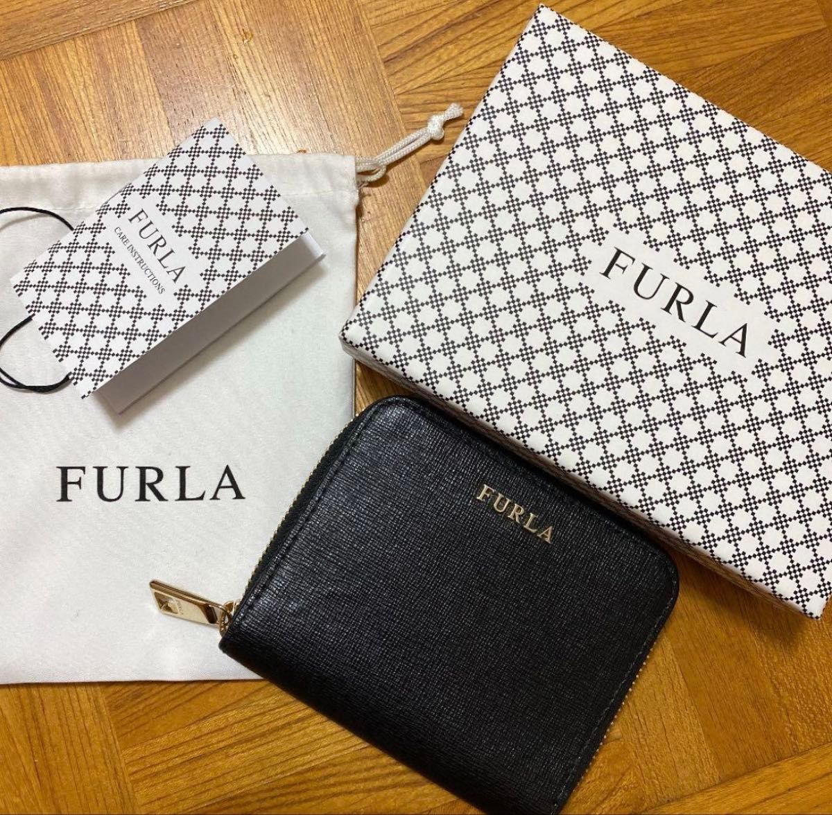 FURLA 弗拉 二折钱包 圆形拉链 黑色 附带盒子与收纳袋