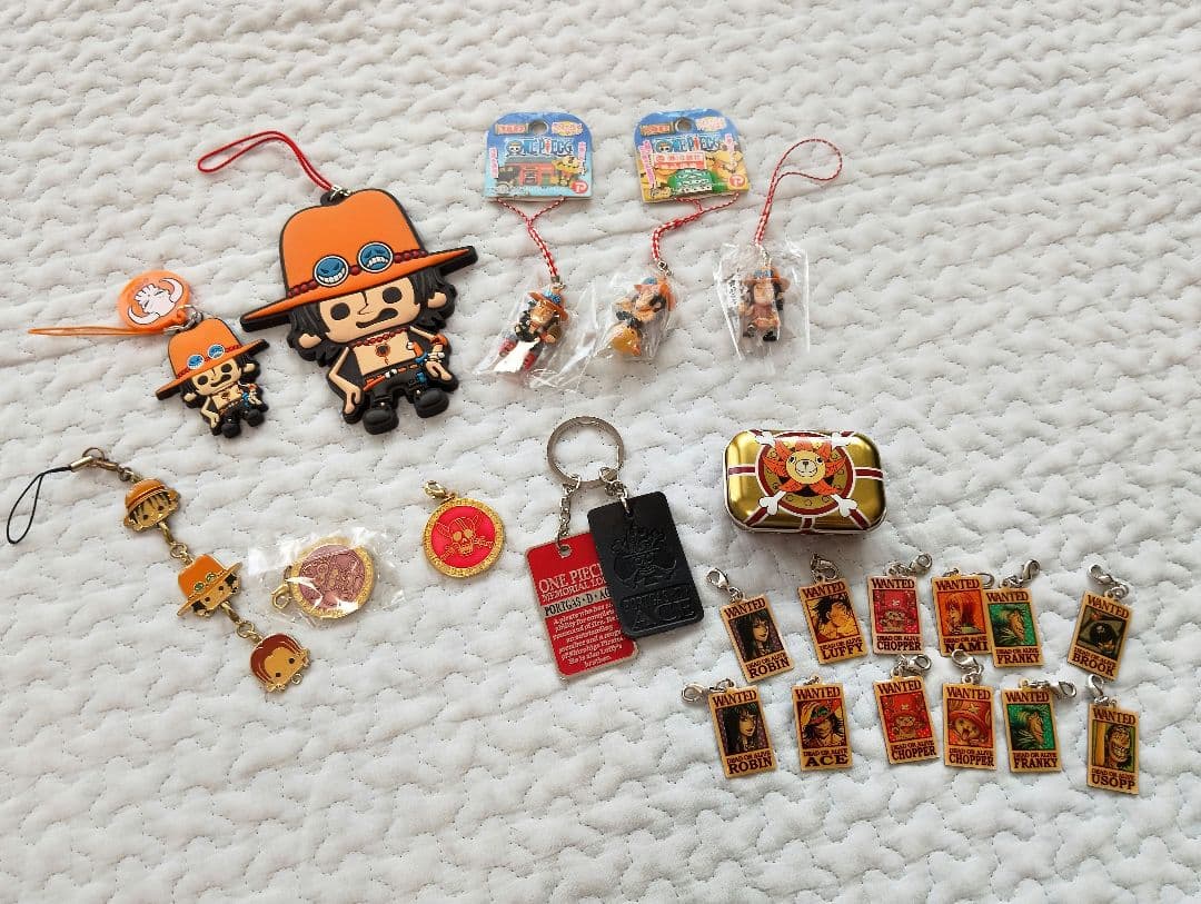 New ONEPIECE Keychain Netsu Charm Goods Set