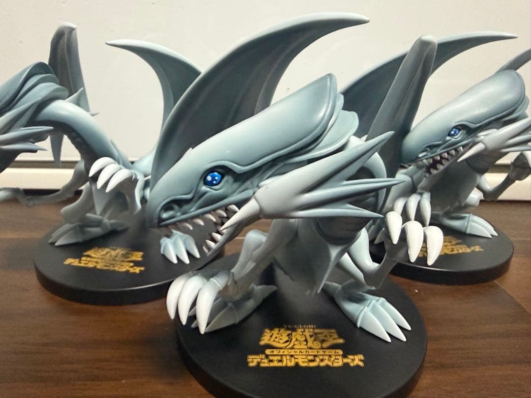 Yu-Gi-Oh! Blue-Eyes White Dragon EQUAL ARTS Figure 3-Pack