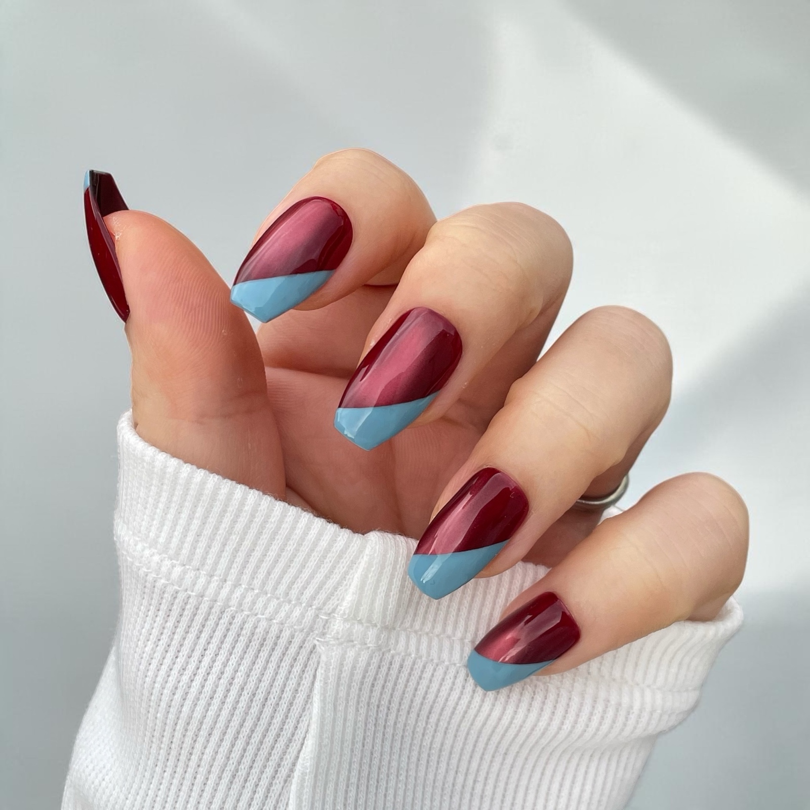 Autumn Sky Bordeaux | Magnet French Nail Cherry Red Autumn Nails Adult Casual Individualistic Cool Mode Simple Light Blue Nail Tip Christmas Gift