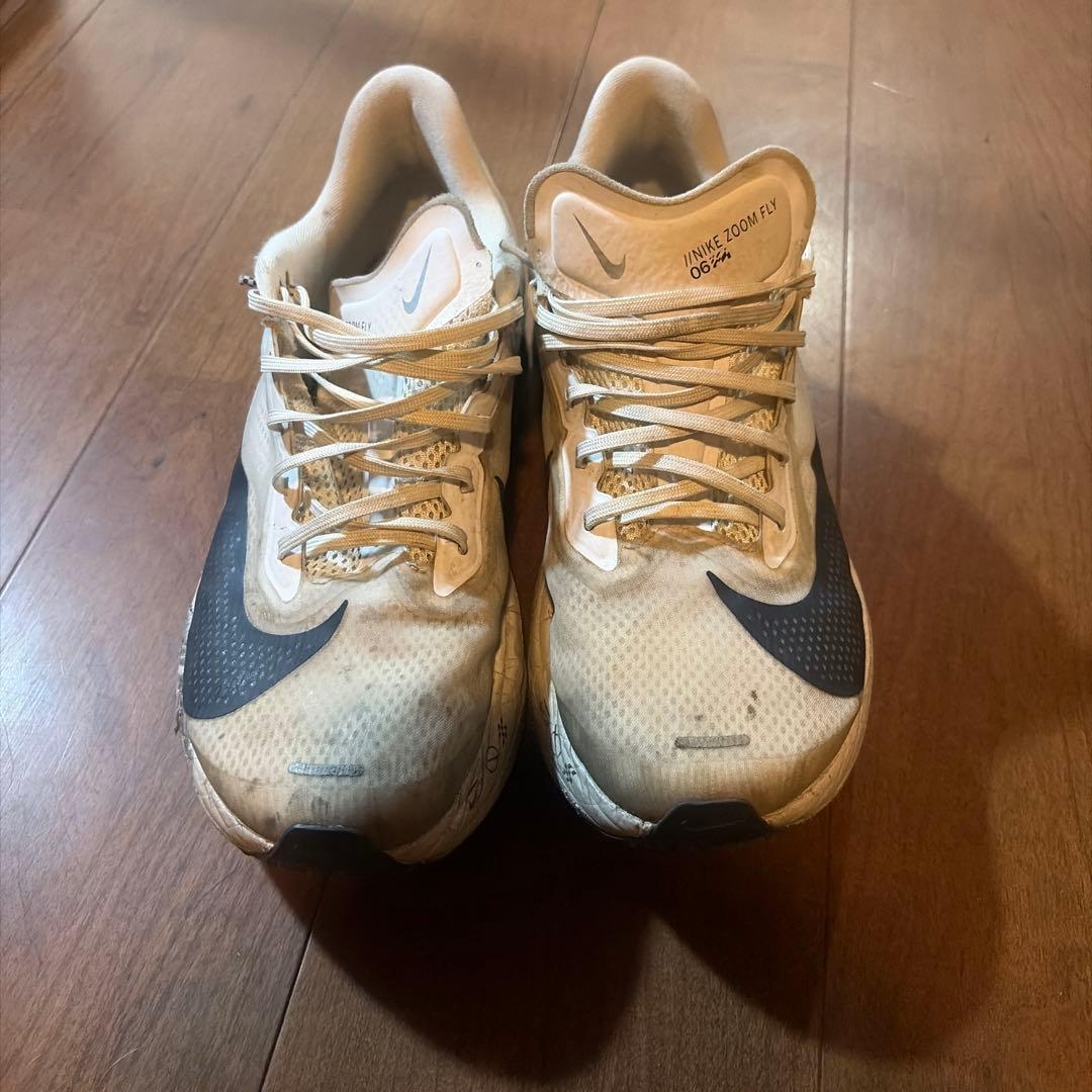 NIKE ZOOM FLY跑步鞋