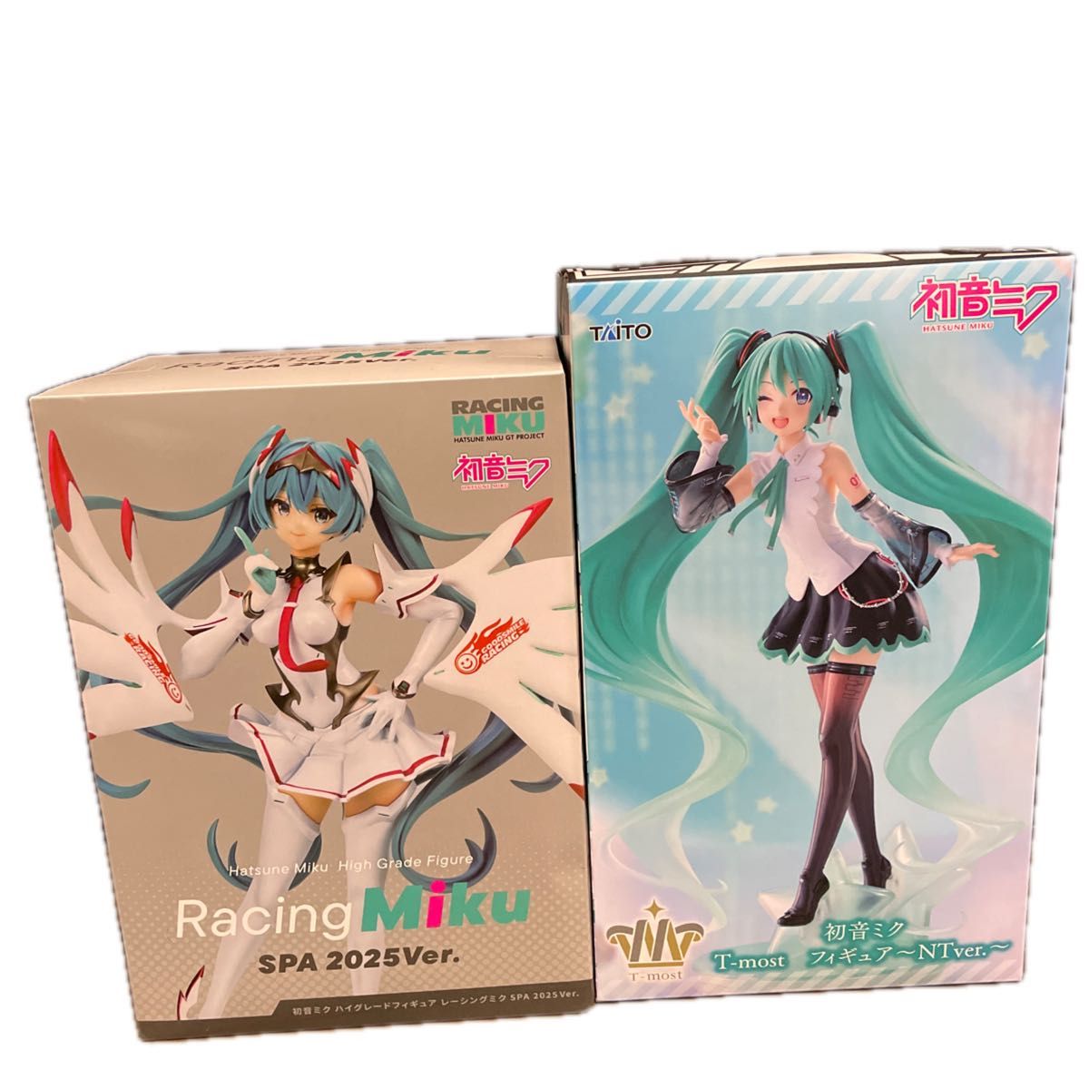 初音未来手办2款套装赛道美库SPA 2025版&NT版。
