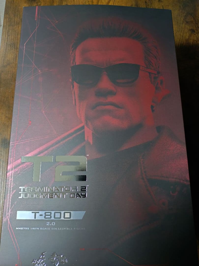 ホットトイズ ターミネーター2 T-800 2.0 1/6スケールフィギュア