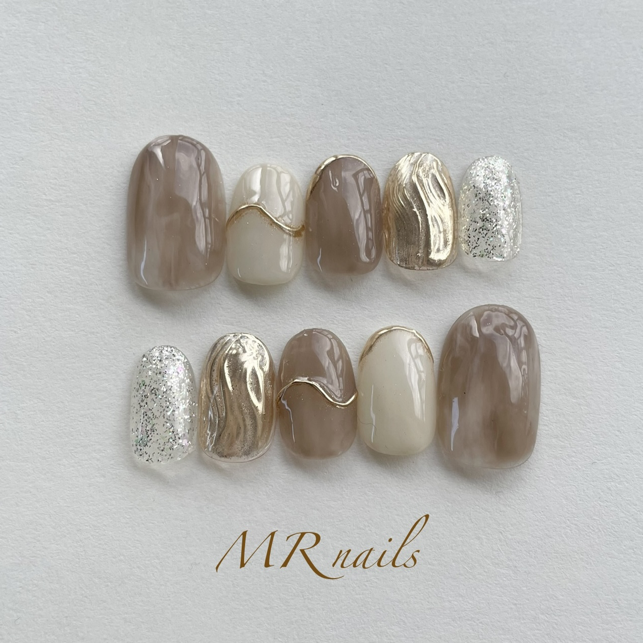 【 No.01 】Gray-Brown Nuance Nail Tips Gold Sparkle Light