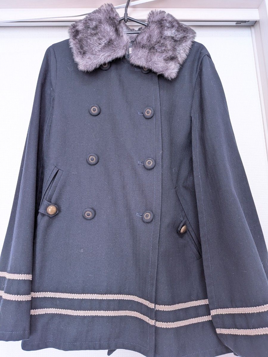 axes femme　ファー襟付き　ダブルボタンポンチョコート