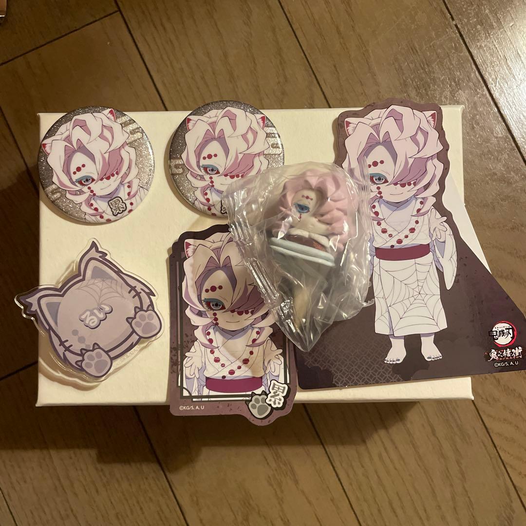 Demon Slayer: Kimetsu no Yaiba Rengoku Goods Set Tin Badge Acrylic Stand Figure