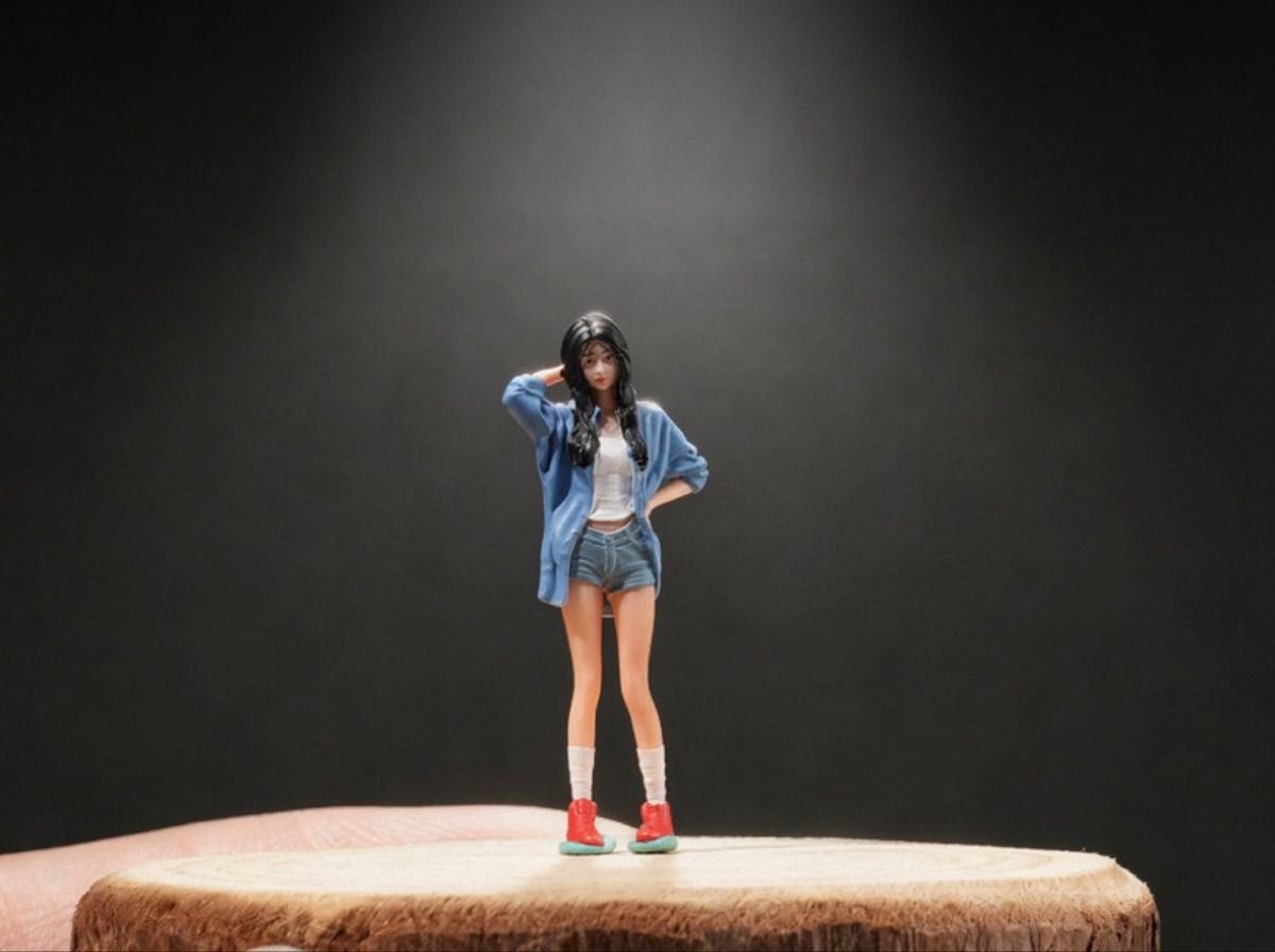 1/64 Diorama Figure Female Casual Style Miniature