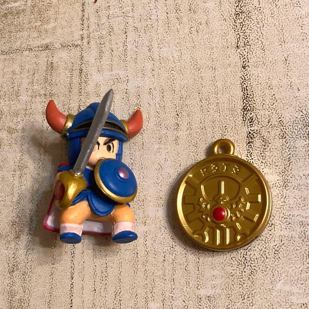 ドラゴンクエスト ロトの勇者 フィギュア 紋章チャーム付き