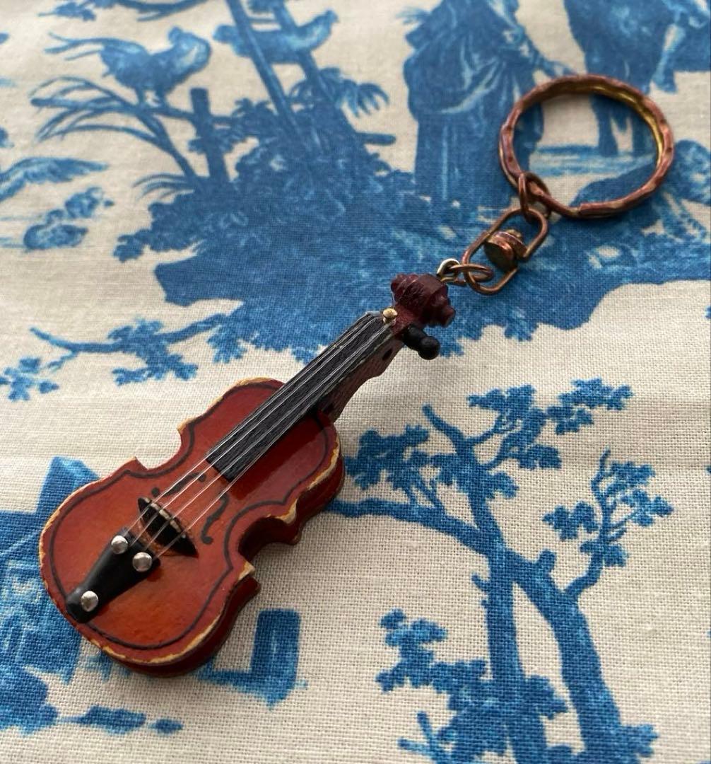 Violin Keychain Wooden Miniature Musical Instrument Vintage Style Music Cute