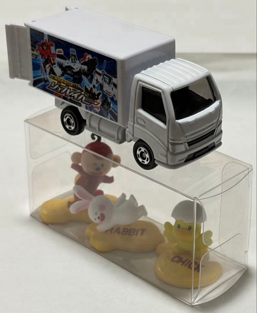 ⑥0⑥② Non-Commercial Tomica Truck (Includes 4 Animal Figures)
