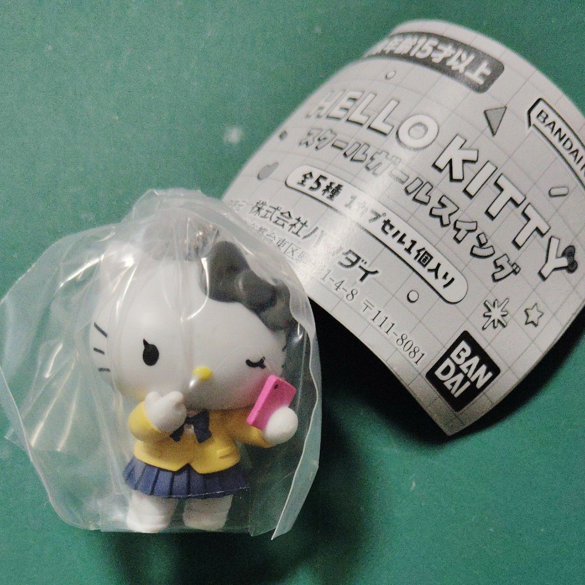 Hello Kitty 校园女孩摇摆扭蛋手办 万代