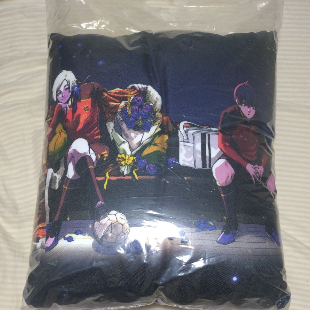 蓝色锁扣抱枕