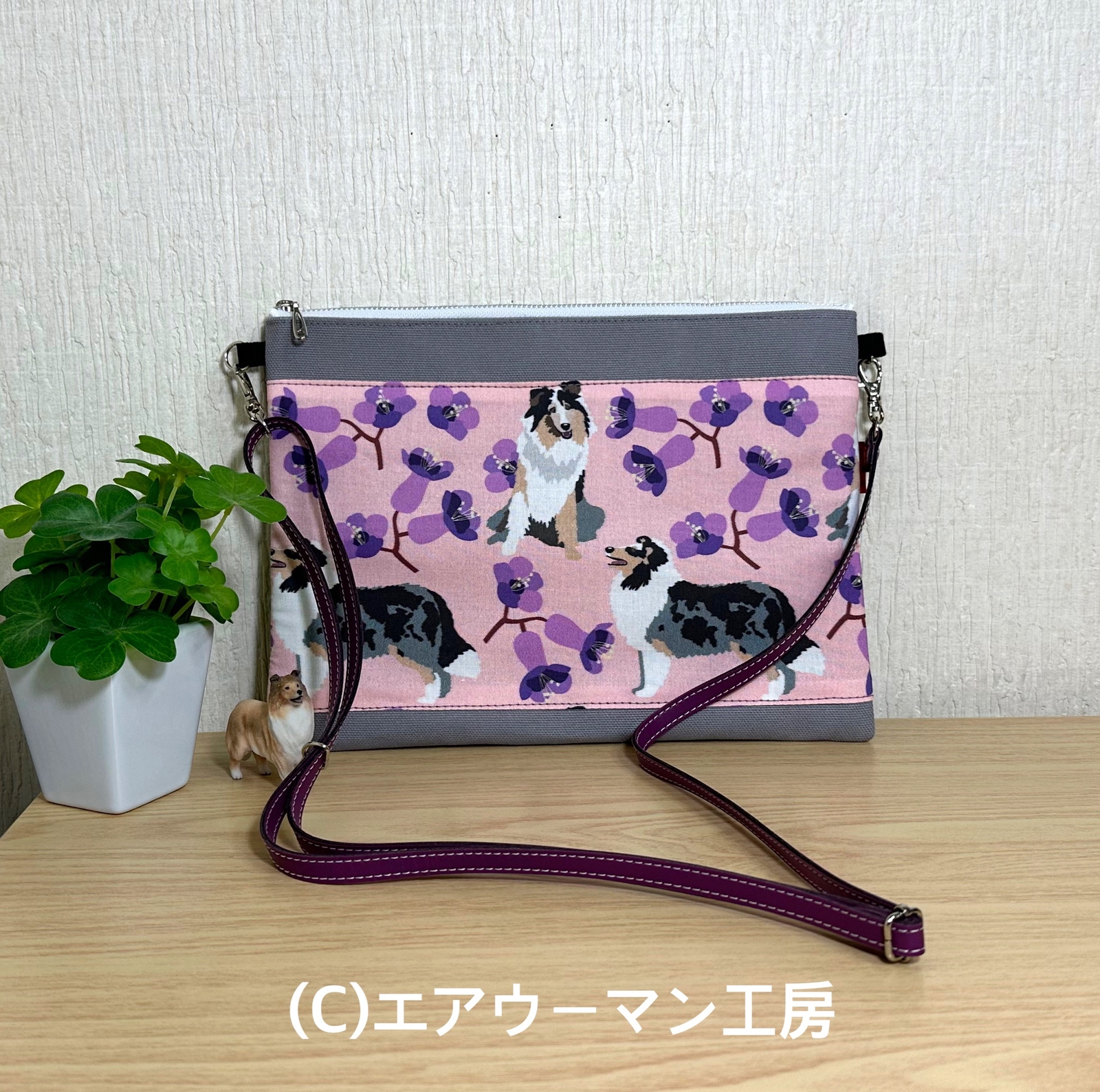 💜采用拉夫科利（蓝马）进口面料与灰色8号帆布制作 26cm 带拉链的斜挎包（肩带为人造革材质）)