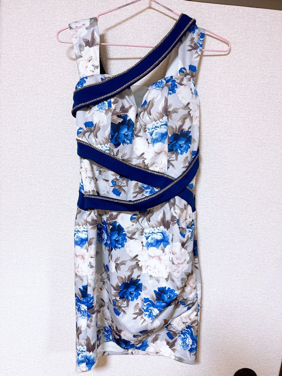 最终降价！GLAMOROUS 夜店礼服 花卉图案 蓝色