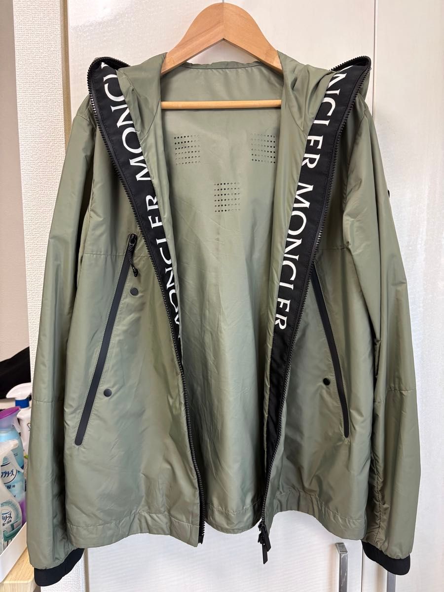 MONCLER Moncler 尼龙夹克 山系派克大衣 卡其色 标志