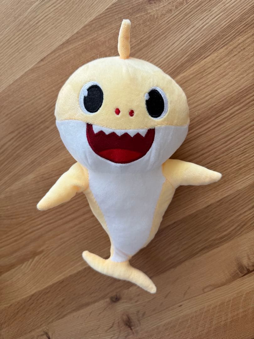 Baby Shark ぬいぐるみ 黄色 吸盤付き