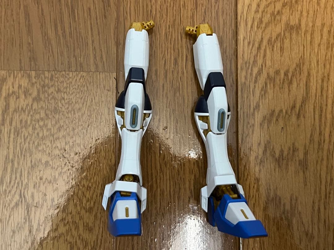 MG 1/100罢工自由高达腿部零件垃圾