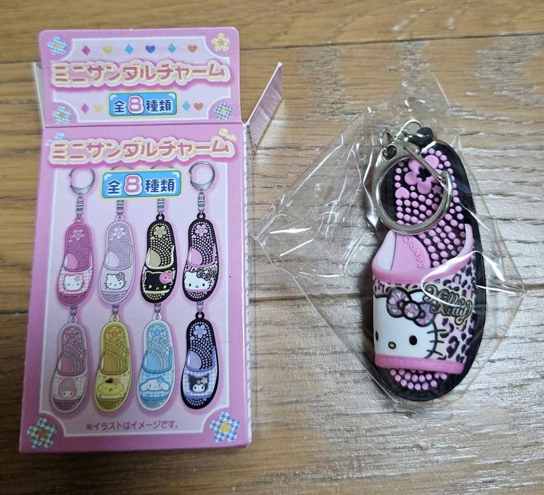 Hello Kitty Mini Sandal Charm Kaohana Black×Pink Leopard Print