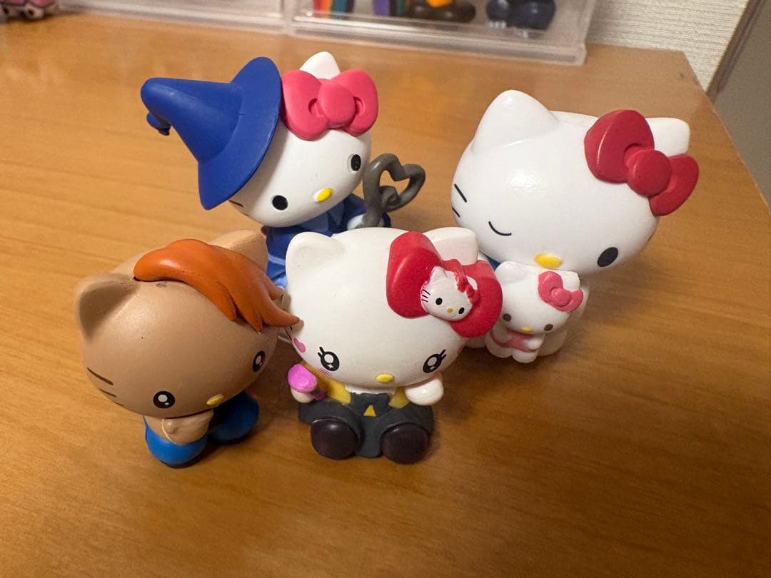Hello Kitty Mascot Figure