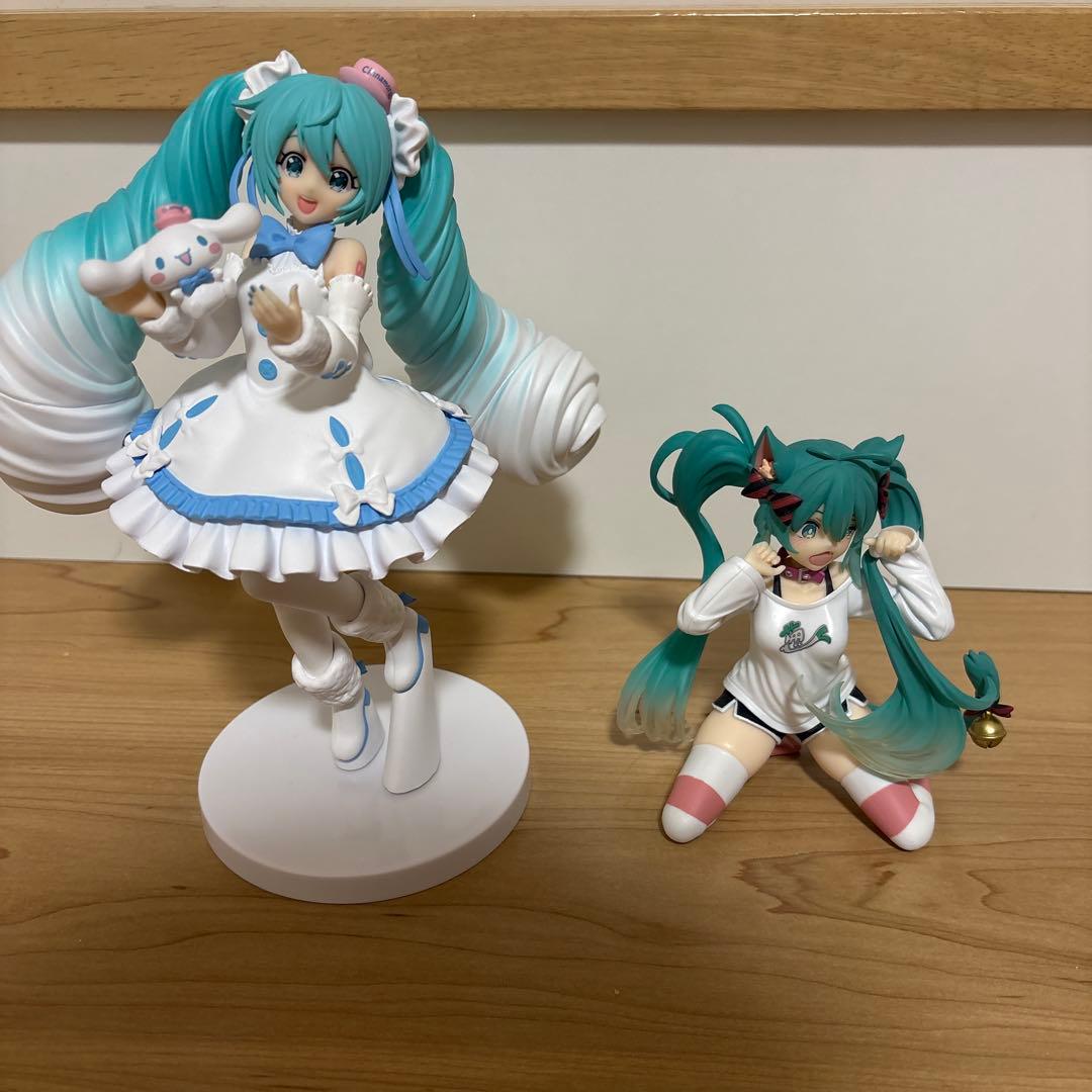 初音未来 × 西那莫罗白裙Ver.花样猫耳t恤衫ver.