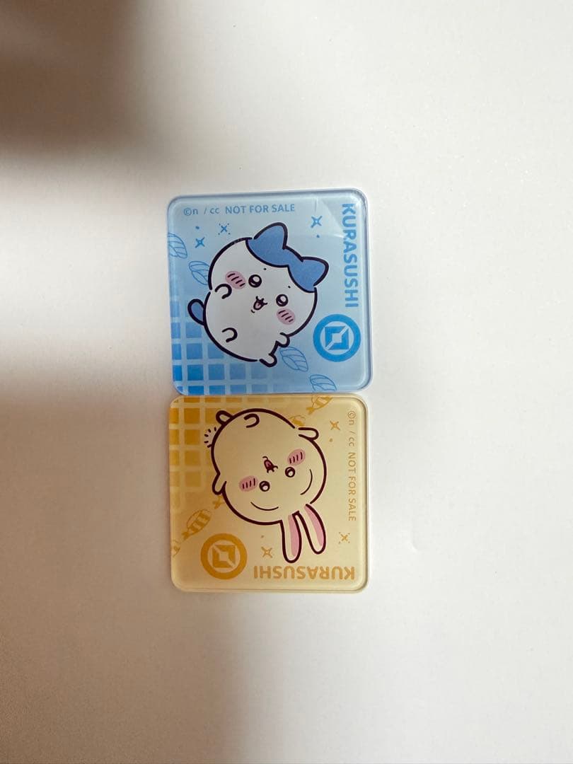 Chiikawa x くら寿司 联名 兔子、八花猫的磁贴