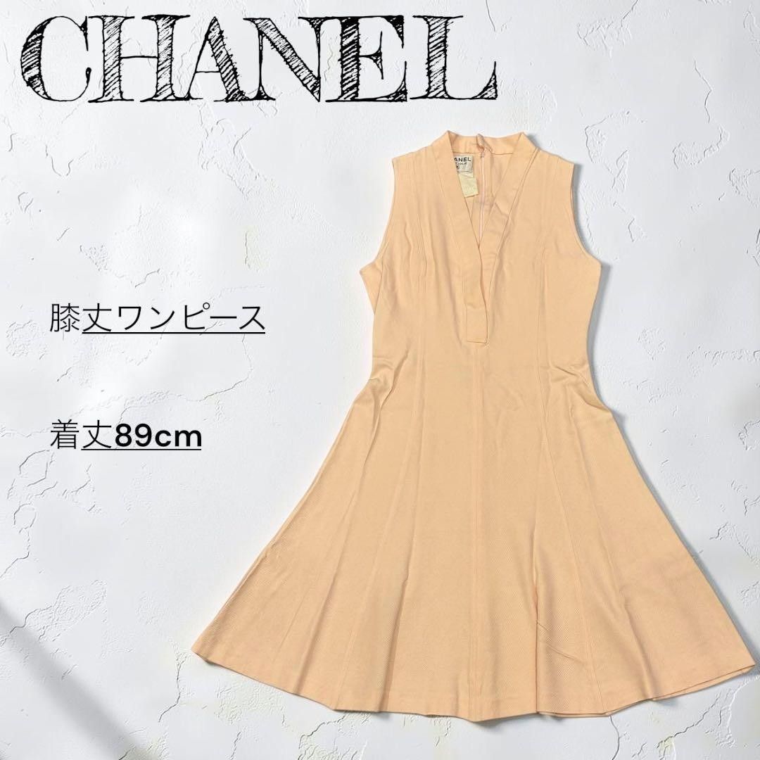 香奈儿 CHANEL 无袖喇叭连衣裙 膝上长度 V领 挂扣式设计 可可标志纽扣