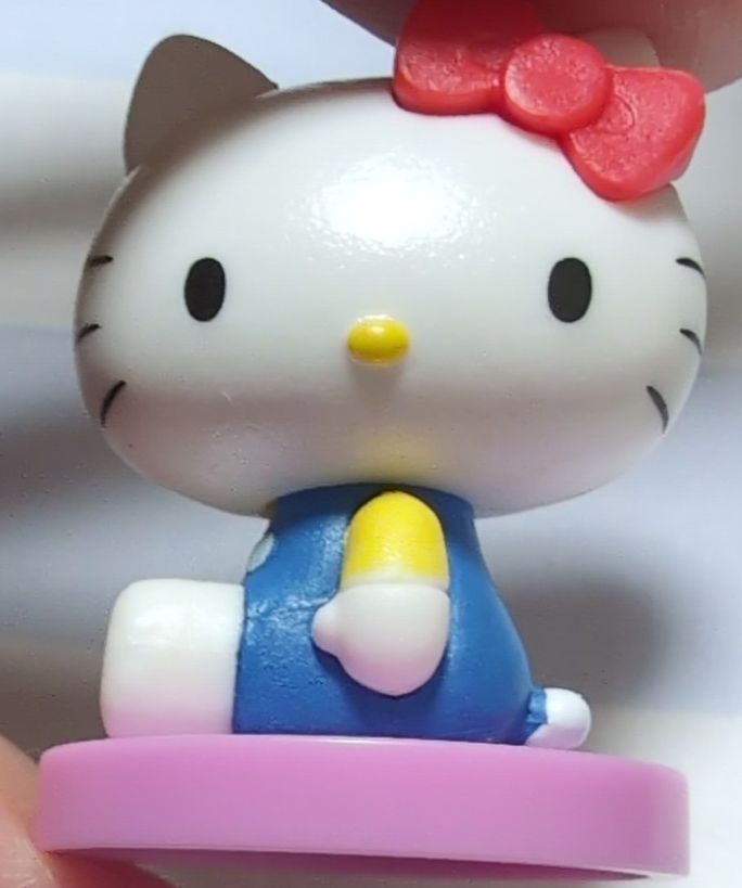 Hello kitty花样滑冰吉祥物巧克力蛋