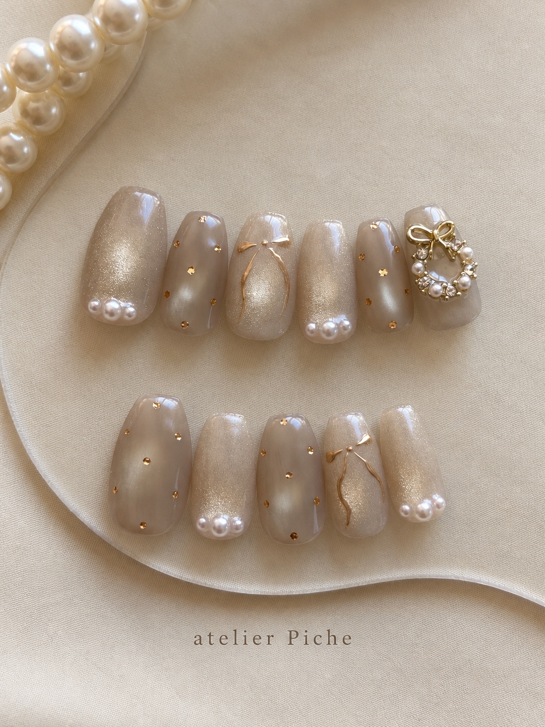 Christmas🎄Nail tips, champagne beige, magnetic, gold dots, ribbon