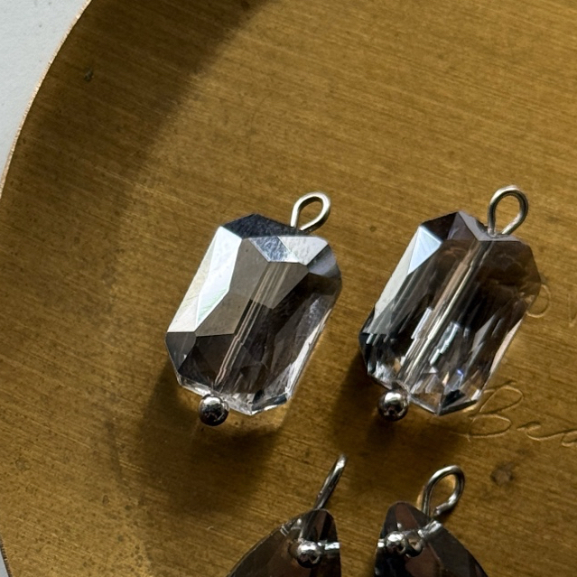 2pcs)4766) square cut) 带罐的玻璃魅力) #2v