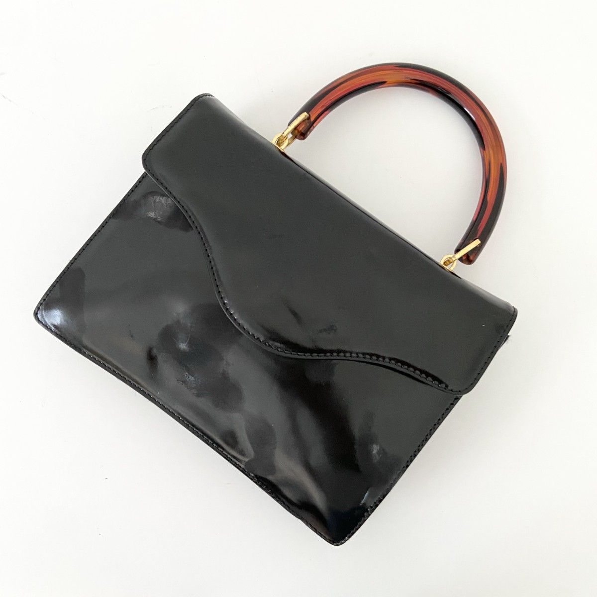 葆蝶家 Bottega Veneta 珐琅手提包 黑色 贝壳纹手柄 光面皮革 翻盖 金色五金