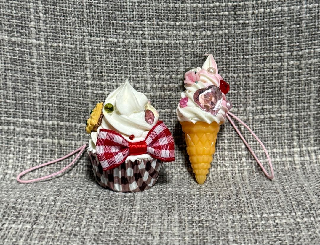 Set of 2 sweet deco key chains