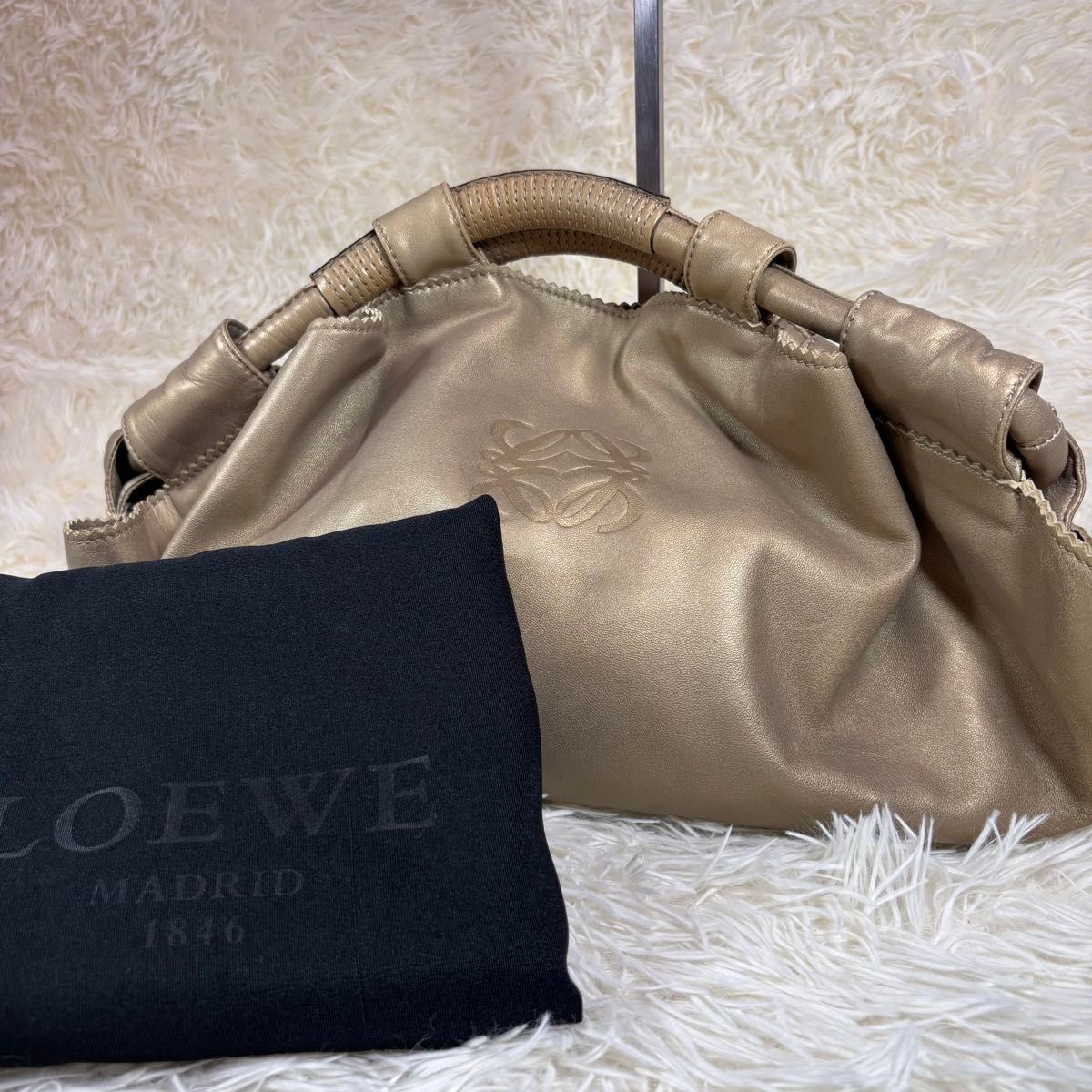 【超人气】 罗意威 LOEWE 纳帕皮革手提包 羊皮 西班牙制造 带收纳袋 金色