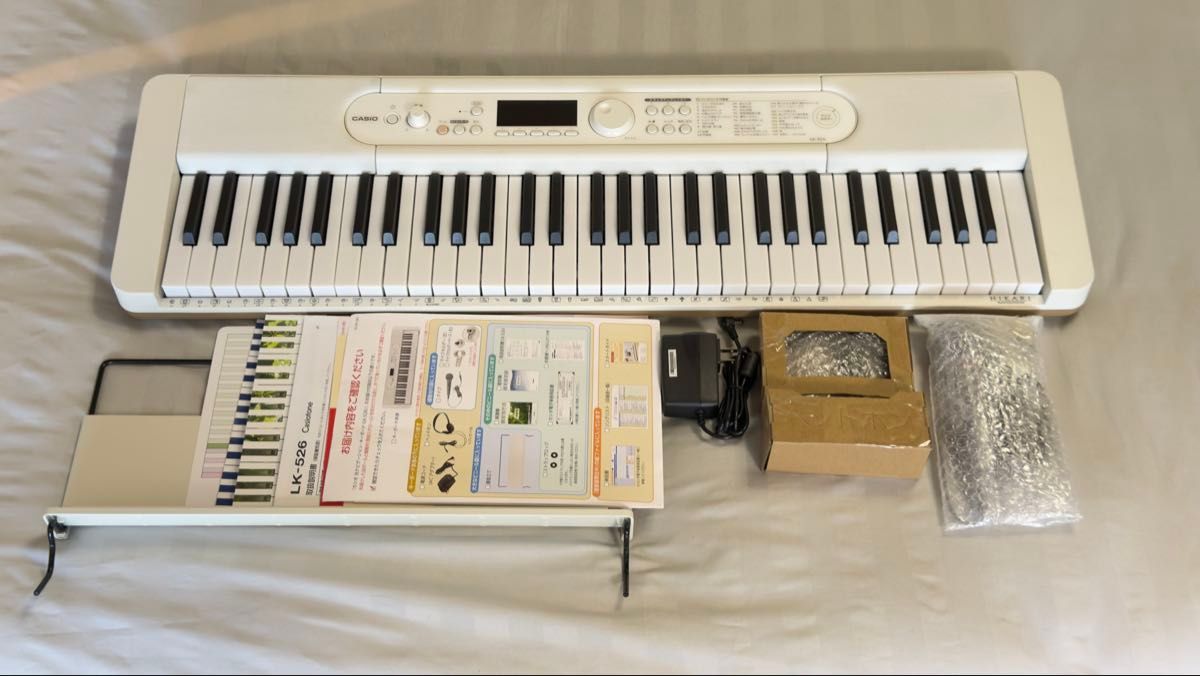 CASIO 光ナビゲーションキーボード LK-526 ホワイト 電子ピアノ