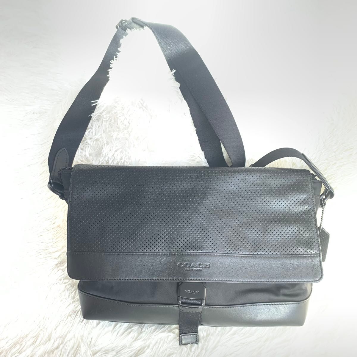 近乎全新 COACH Coach 皮革邮差斜挎包 黑色