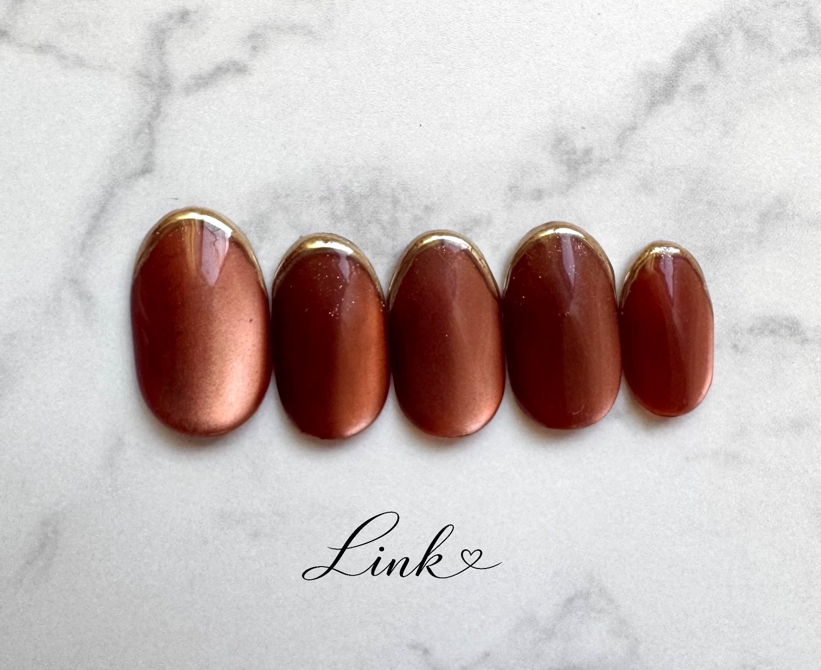 Autumn-colored nails: orange nail tips
