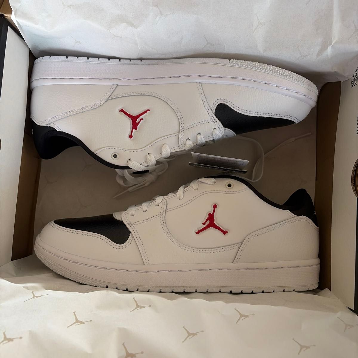 NIKE AIR JORDAN 1 LOW 白色 黑色 红色